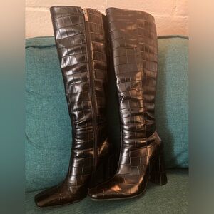 Knee-high Black Textured Boots